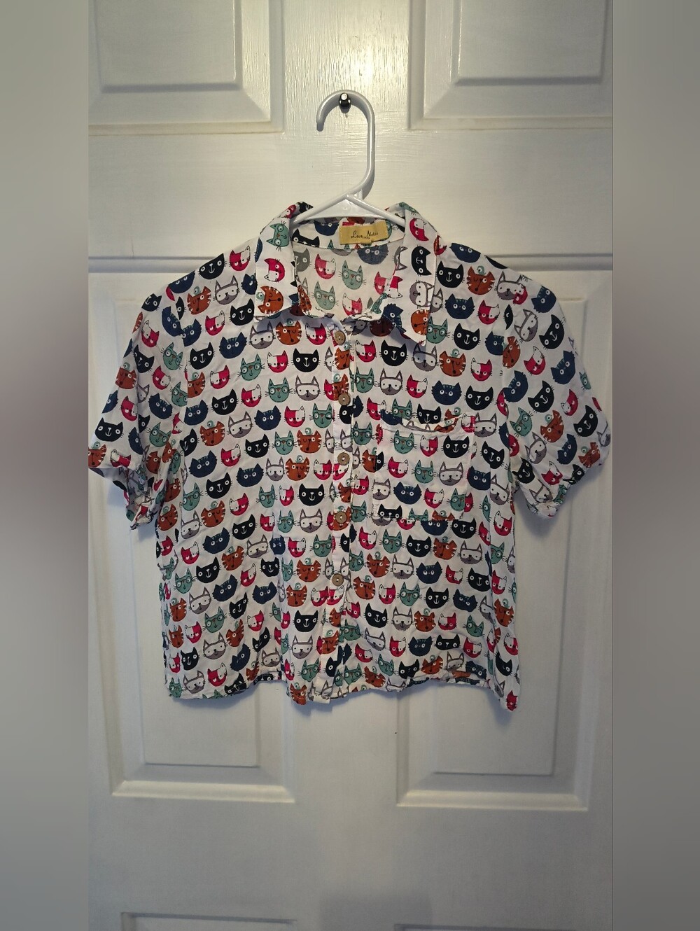 Love Notes Cat Face Cropped Button Down Top Size M